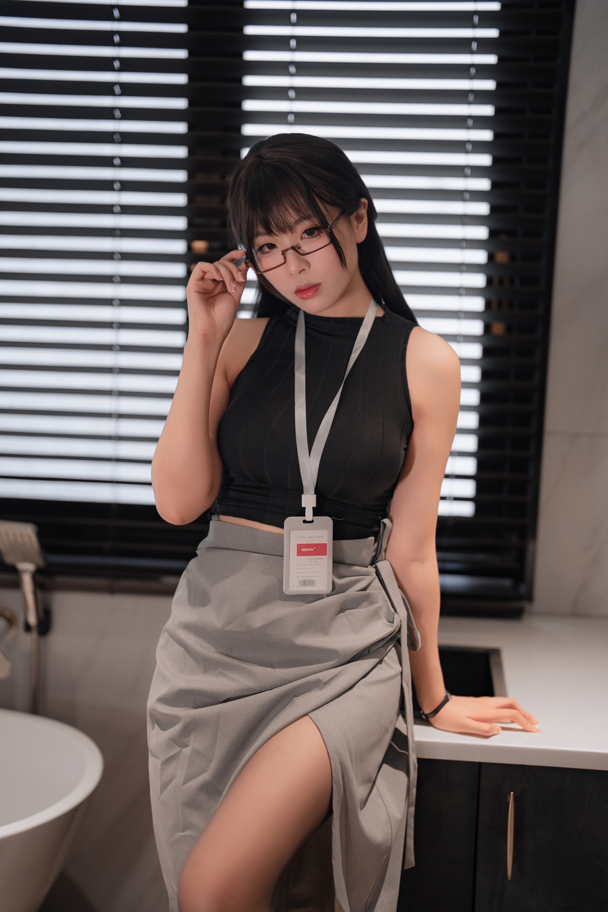 轩萧学姐 - NO.045 眼镜娘OL[85P3V]-XikXak